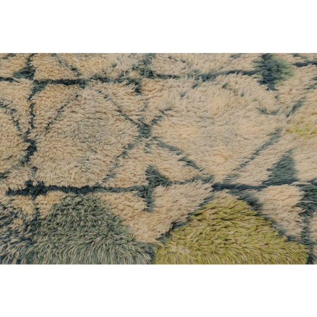 Rug & Kilim Vintage Swedish Rya Rug With Teal Geometric Lattice on Beige Field - Rug & Kilim For Sale - Image 4 of 10