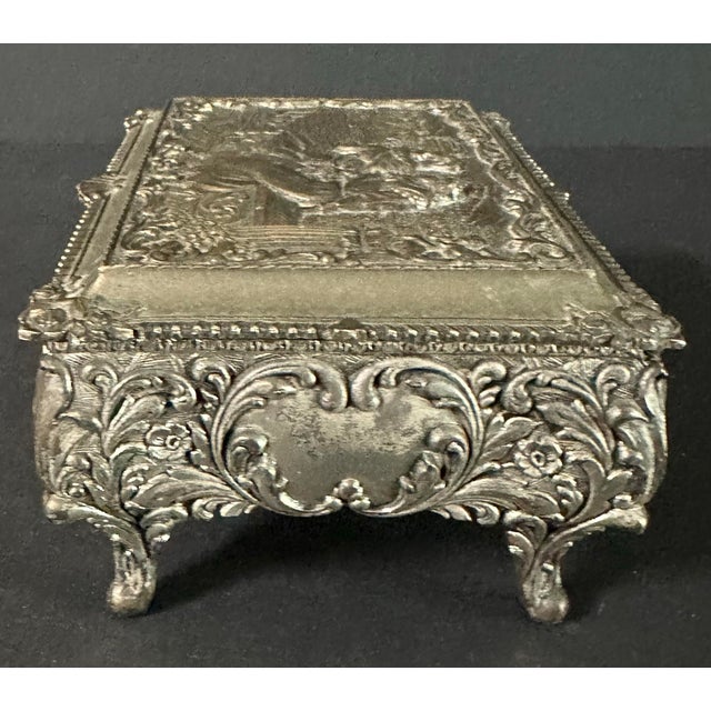 Mid 20th Century Vintage Mid 20th Century Romantic Jewelry/Trinket Box For Sale - Image 5 of 11