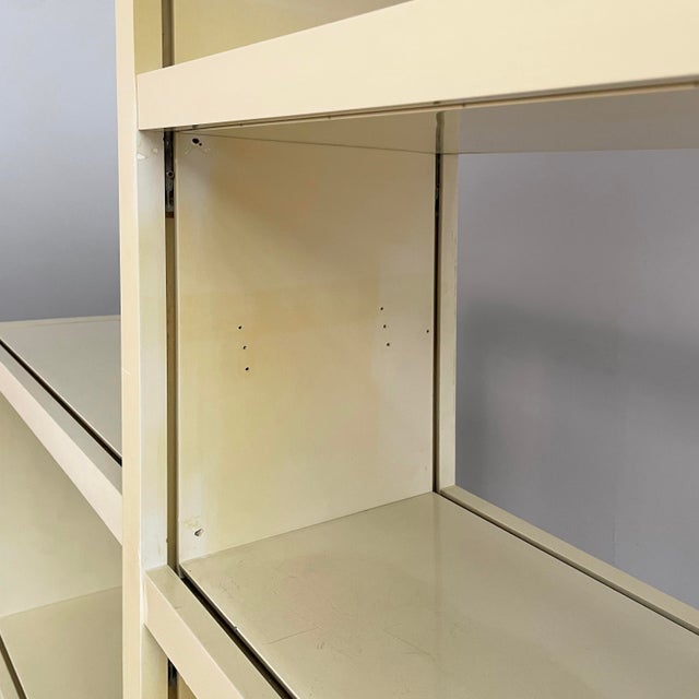 Space Age Italian Plastic Bookcase Dodona 300 by Ernesto Gismondi for Artemide, 1970s For Sale - Image 15 of 18