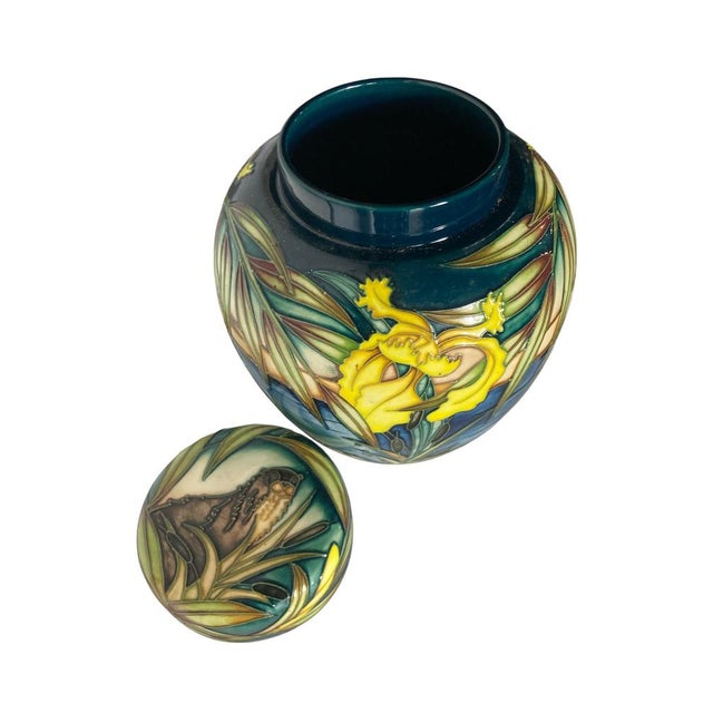 Ceramic Otters Ginger Jar by Sian Leeper for Moorcroft Pottery, 2004 For Sale - Image 7 of 13