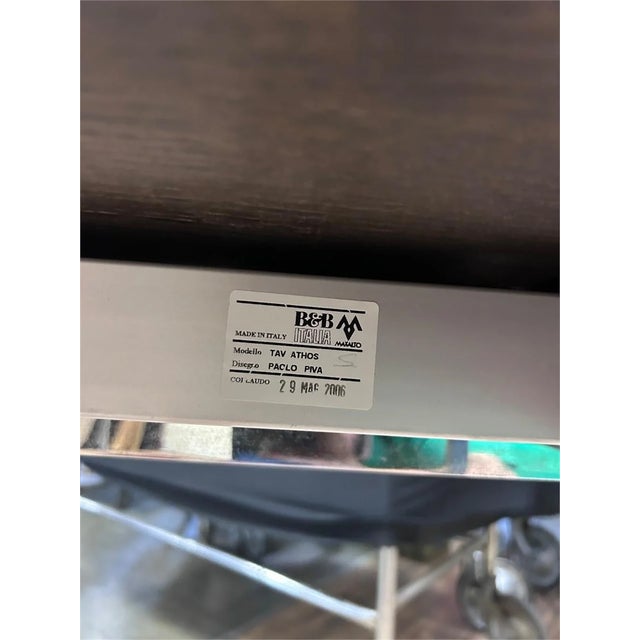 Originally designed by Paolo Piva for B&B Italia in 2001, the Athos dining table perfectly showcases Piva’s architectural...