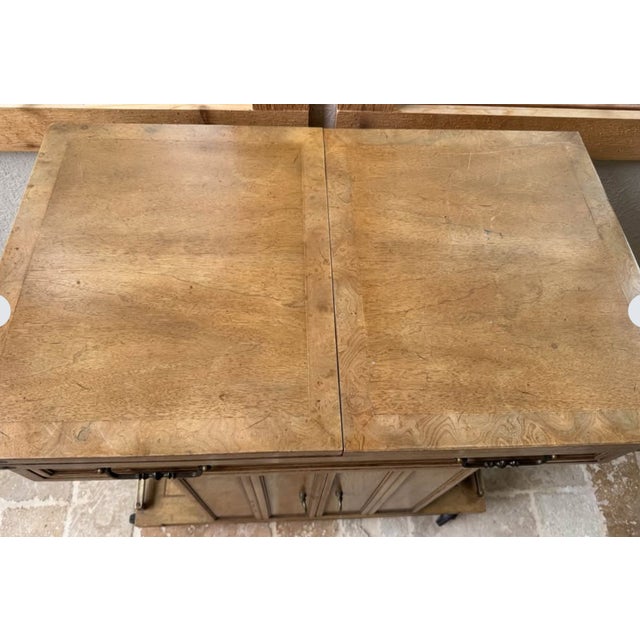 Brass Vintage Mastercraft 1970 Grand Rapids Expandable Burlwood & Brass Rolling Bar Cart Server For Sale - Image 8 of 8
