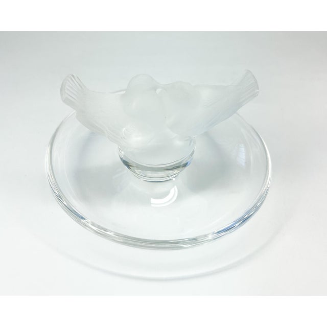 Lalique - 'Deux Colombes' - Vintage luxury crystal ring or pin tray - Striking frosted finish to the birds - Contrasting...