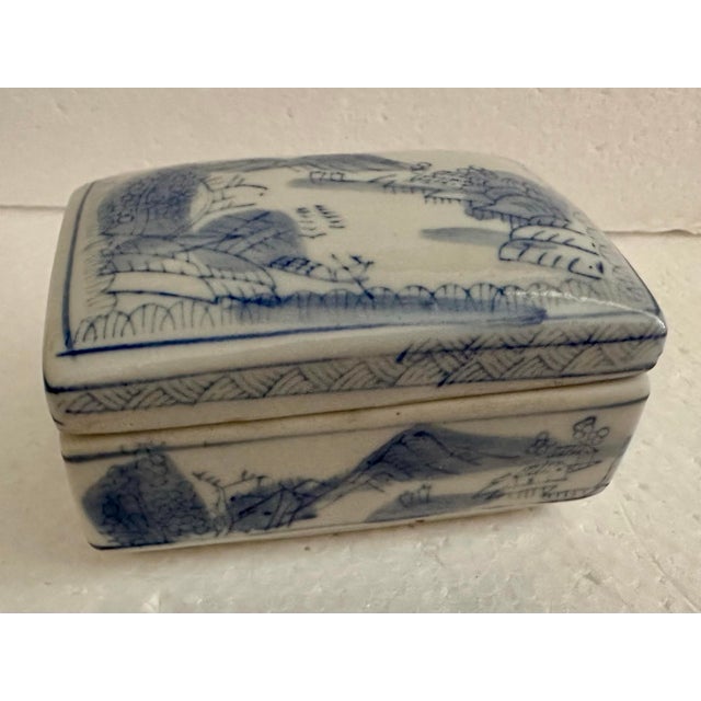 Mid 20th Century Vintage 1900s Chinese Hand Painted Blue & White Porcelain Lidded Trinket Box For Sale - Image 5 of 12