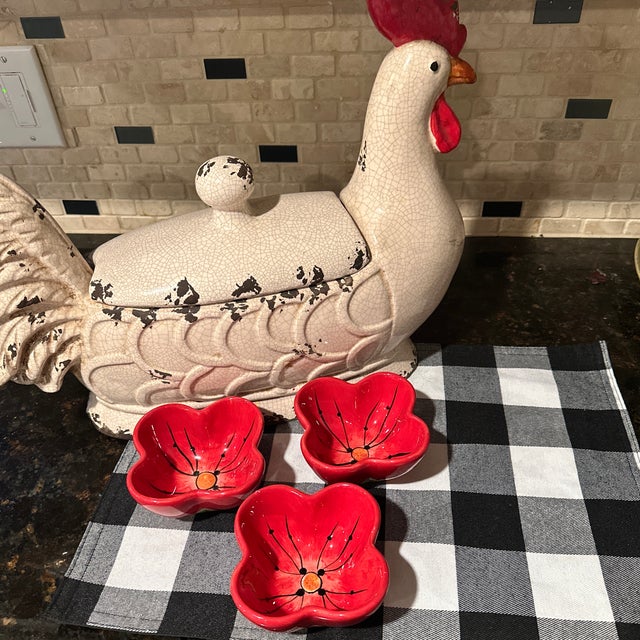 Early 20th Century Ceramic Red Glaze Scalloped Flower Bowls For Sale - Image 5 of 7