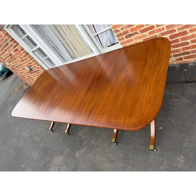 Vintage Georgian Regency Style Banded Mahogany Pedestal Extension Dining Table With Leaves For Sale In Washington DC - Image 6 of 18