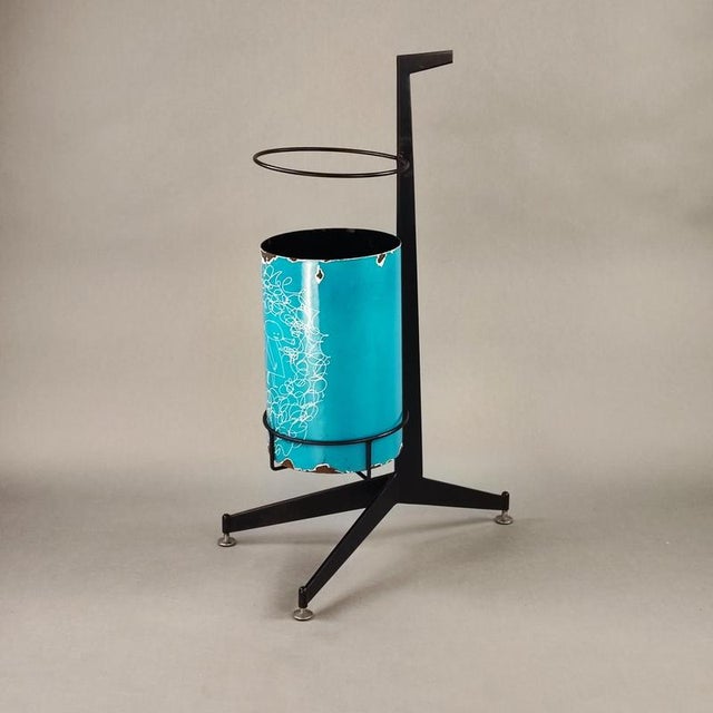 Iconic umbrella stand by Silva Poggibonsi, an Italian design from the 1950s. Light blue enameled metal frame with...