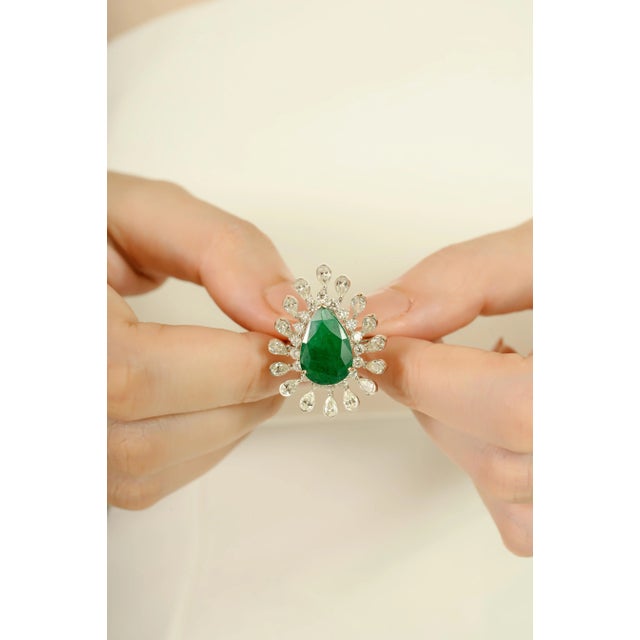 Contemporary 4.62 Ct Pear Cut Emerald Diamond Cocktail Ring Size 6 in 18k Solid Gold For Sale - Image 3 of 12