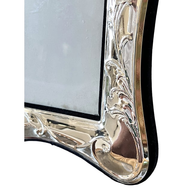 Metal 1980s Art Nouveau Style Silverplated Floral Picture Frame With Scalloped Silhouette for 3"x5" of 4"x6" Image For Sale - Image 7 of 13