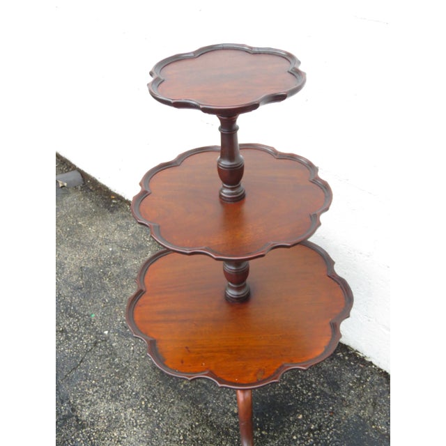 This lovely Side Table is made of wood, solid wood, mahogany, and veneer. This wonderful side table has Traditional style...