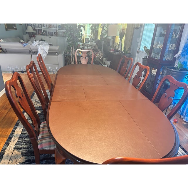 Beautiful, high-quality traditional dining room table in excellent condition. This table features a rich reddish-brown...