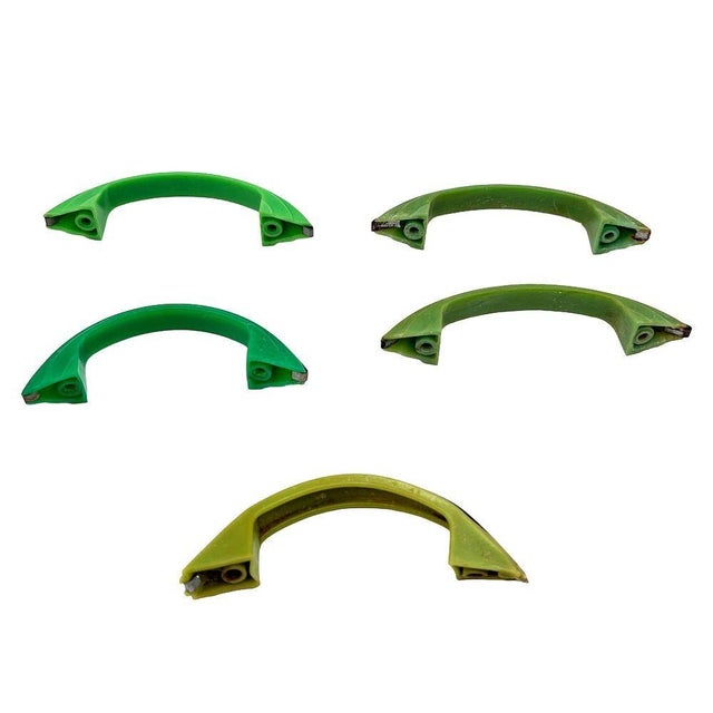 Complete your period kitchen cabinetry or home project with this classic Art Deco-era green bakelite handle set,...