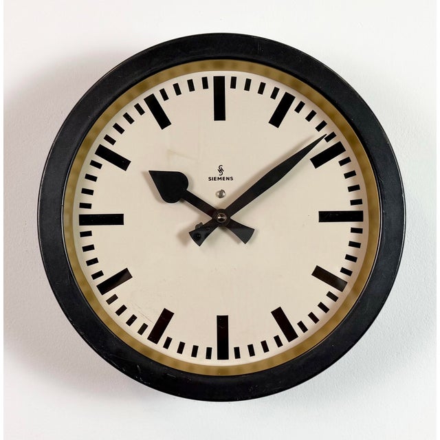 Metal Black Industrial Factory Wall Clock from Siemens, 1950s For Sale - Image 7 of 18