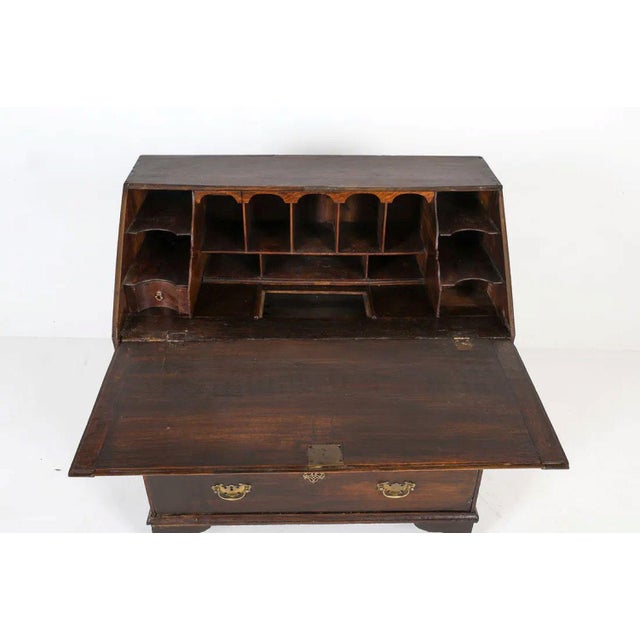 English 18th Century George III Quartersawn Oak Slat-Front Bureau / Desk For Sale - Image 3 of 10