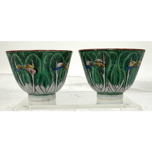 Pair of Antique Chinese Export Famille Verte “Boc Choy Leaf” Small Cups For Sale - Image 4 of 10