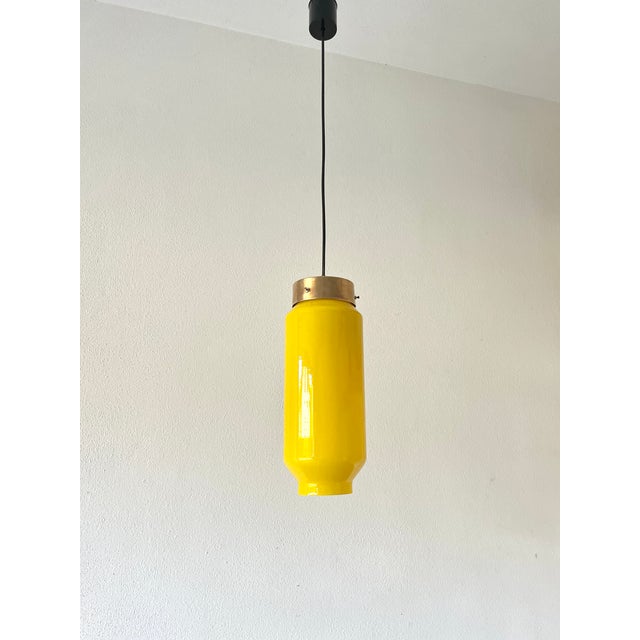 Mid-Century Modern Yellow Pendant Light attributed to Vetreria Vistosi Murano, 1960s For Sale - Image 11 of 15