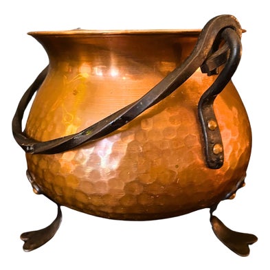 French Cauldron in Hammered Copper, Circa 1910 For Sale