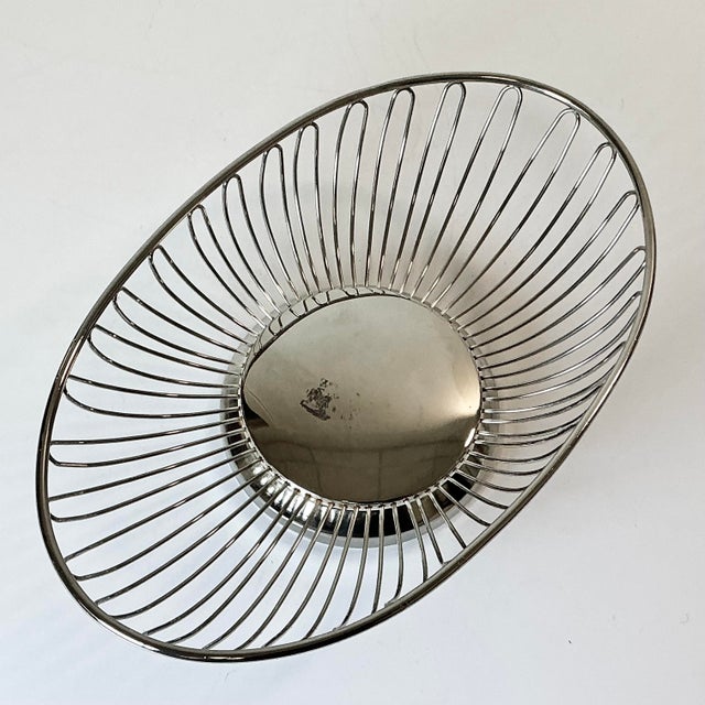 1970s 1970s Vintage Hollywood Regency Boho Chic Silverplate Wire Bread Basket Serving Dish For Sale - Image 5 of 11