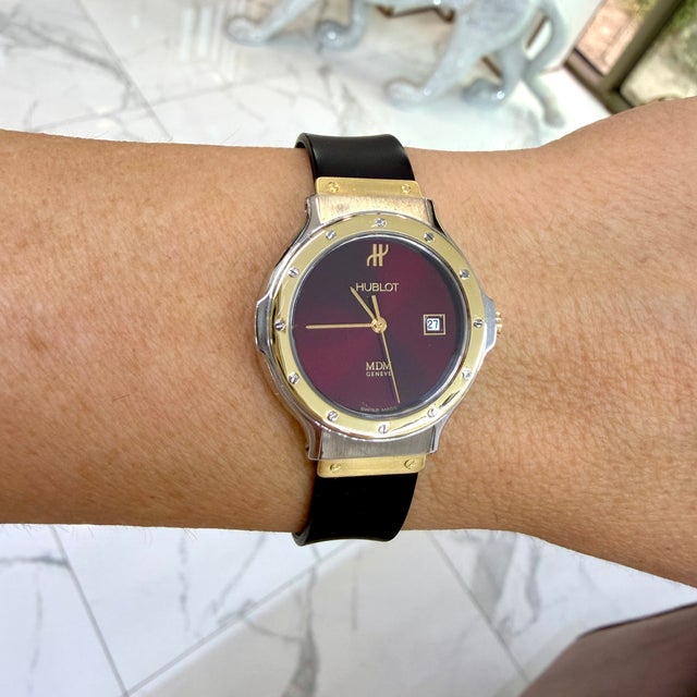 Gold Ladies Hublot Classic MDM 26mm 1391.2 Red Dial Two Tone Gold Steel Quartz Watch For Sale - Image 8 of 8