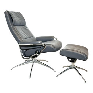 Set of City Reclining Lounge Chair and Ottoman from Stressless For Sale
