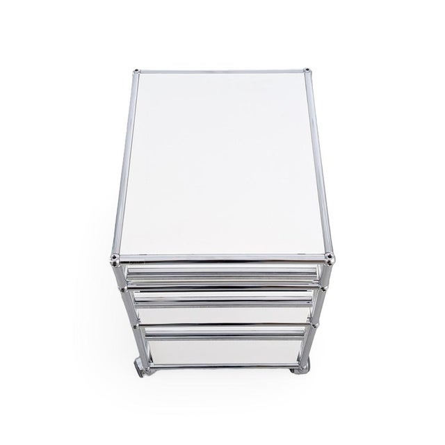 We are offering a beautiful white USM Haller mobile pedestal for sale. This office cabinet fits perfectly under a desk...
