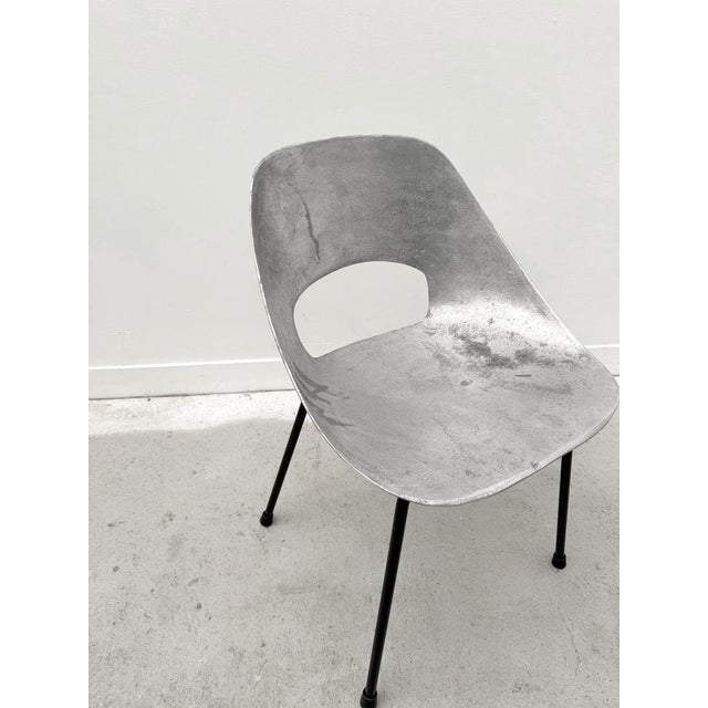 Steiner Tulip Chair in Aluminium by Pierre Guariche for Steiner, France, 1950s For Sale - Image 4 of 10