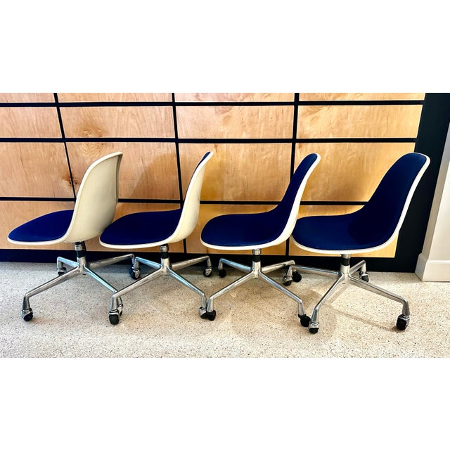 Mid-Century Modern 1960's Fiberglass and Blue Fabric Swivel Chairs by Eames for Herman Miller - Set of 4 For Sale - Image 3 of 11