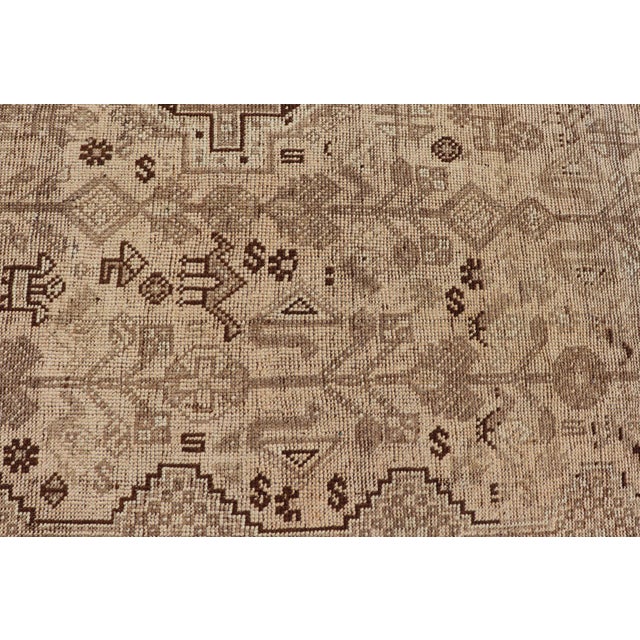 Persian Shiraz rug with vertical sub-geometric medallions in earth tones. rug TU-MTU-4970, country of origin / type: Iran...