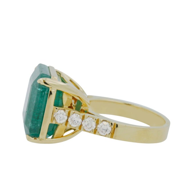 Vivid Green Emerald Shape Square Step Cut Emerald Diamond Cocktail Stateme, Size 6.5 For Sale - Image 4 of 10
