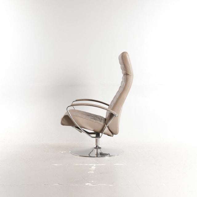 Model Wing 6900 High-Back Armchair in Leather with Circular Chrome-Plated Metal Foot from BoConcept, 2000s For Sale - Image 4 of 8
