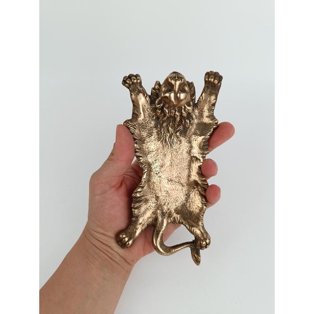 Vintage ashtray made in Italy between the 70s and 80s in cast brass and finished by hand. it is a very decorative object...