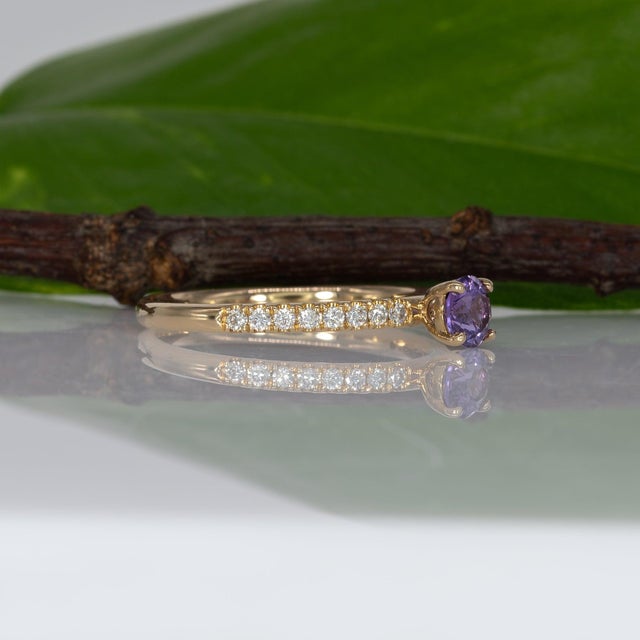 Metal Purple Sapphire Round Ring With Natural Diamond Halo: Solid 14k Gold, Size 6.75 For Sale - Image 7 of 9
