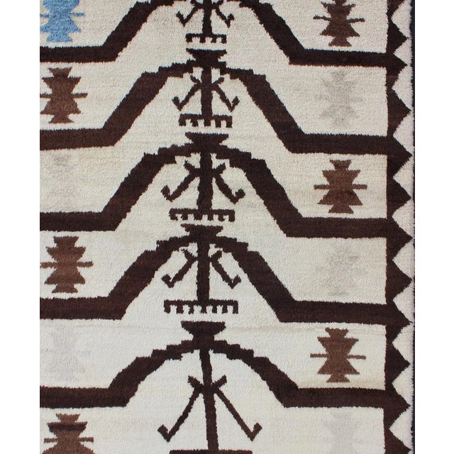 Mid 20th Century Turkish Tulu Rug With Mid-Century Modern Design in Brown, Off-White and Blue For Sale - Image 4 of 13