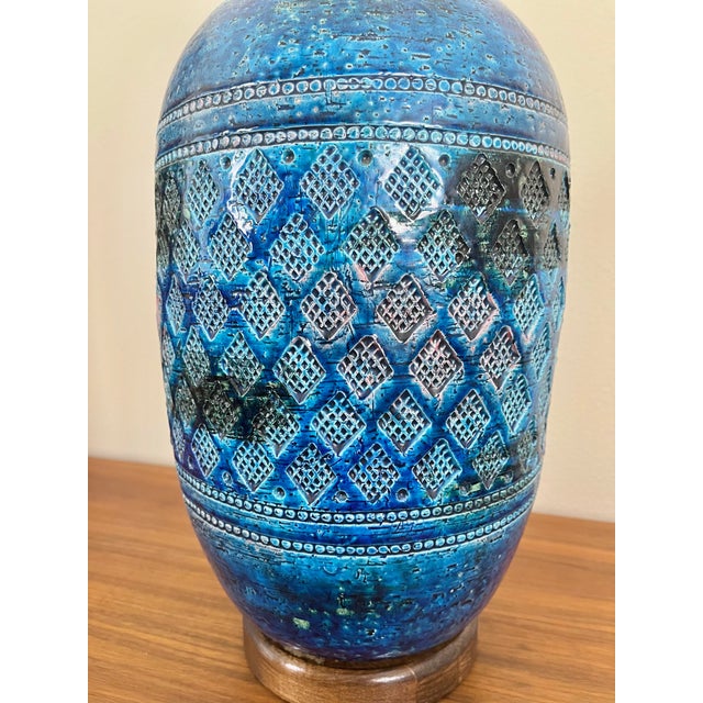 Mid 20th Century The Classic Rimini Blue Ceramic Table Lamp | Style of Aldo Londi for Bitossi For Sale - Image 5 of 10
