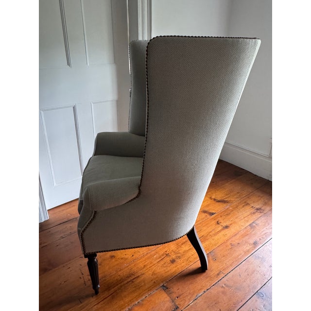 Contemporary Neoclassical Hepplewhite Style Fluted-Leg Wingback Chair in Neutral Gray Linen Weave For Sale - Image 3 of 5