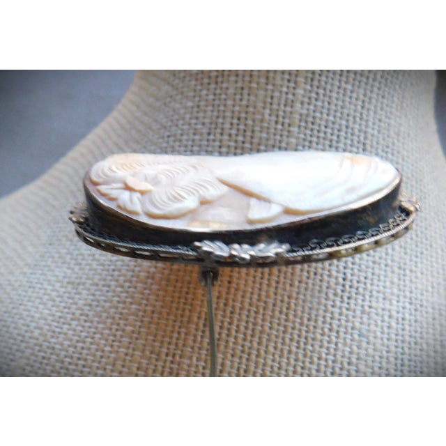 Victorian Antique Victorian Cameo Oval 10k Gold Woman Profile Brooch Pin Mesh Floral Mounting For Sale - Image 3 of 8