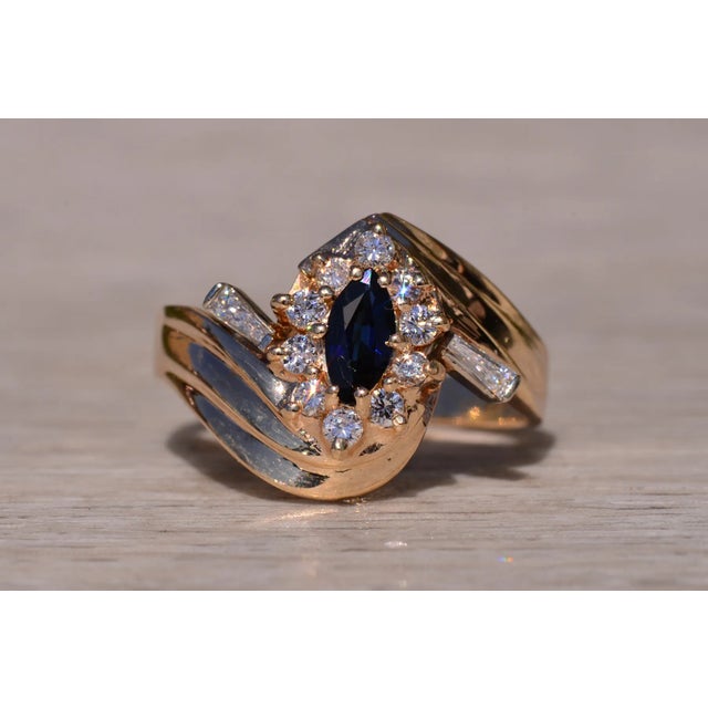 Gold 1980s The Osborne Park: Yellow Gold Sapphire and Diamond Designer Ring, Size 10 For Sale - Image 8 of 10