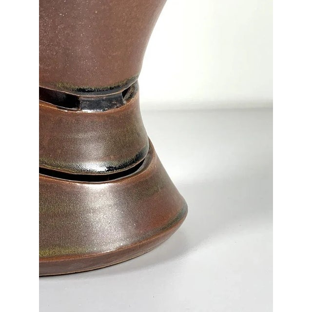 Ceramics made by famous Dutch ceramist Ru de Boer. This ceramist was famous for his specialism in glazing his ceramics....