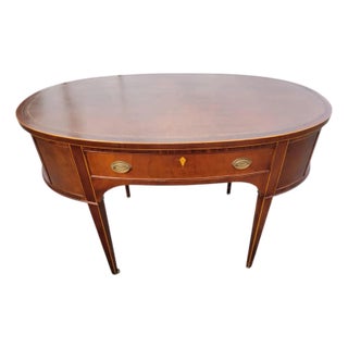 1920s English Hepplewhite Mahogany Oval Leather Top Writing Desk Inlaid & Drawer For Sale