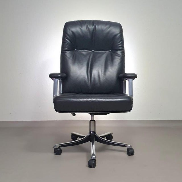 Vintage P128 Office Chair by Osvaldo Borsani for Tecno For Sale - Image 3 of 11