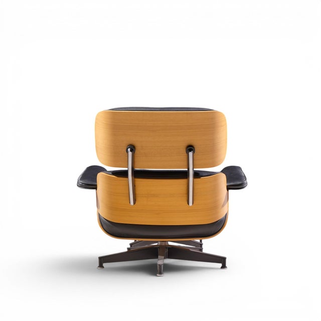 Charles & Ray Eames for Herman Miller Eames Mid Century Walnut Lounge Chair and Ottoman For Sale In Chicago - Image 6 of 10