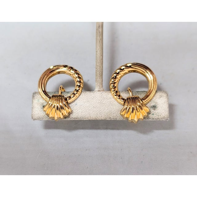 Vintage 1980s Signed Napier Goldtone Hoop Clip Earrings-2 Pieces For Sale In Philadelphia - Image 6 of 9