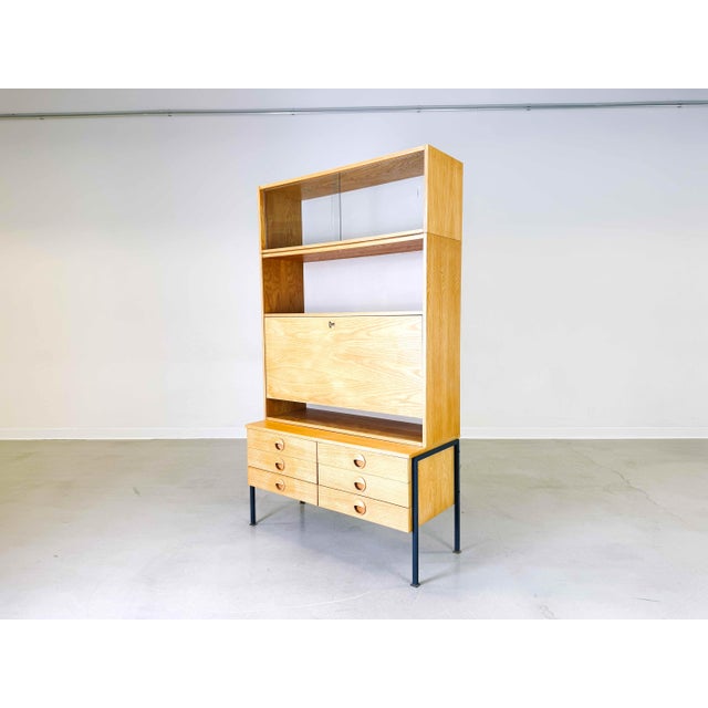 We are offering a beautiful veb dw hellerau bookcase by joachim nebelung for sale. The design comes from joachim nebelung...