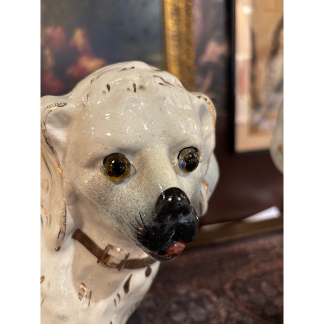 Victorian 1920s Pair of Scottish Bo’ness Style Pottery “Wally Dogs” – Standing Spaniels [Gsj] For Sale - Image 3 of 9