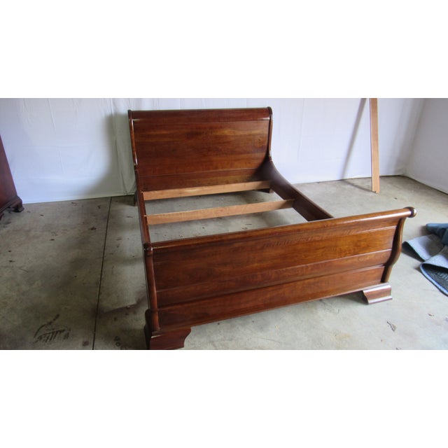 Traditional 1980s Stickley Sleigh Bed Queen Cherry Designer Designer For Sale - Image 3 of 9