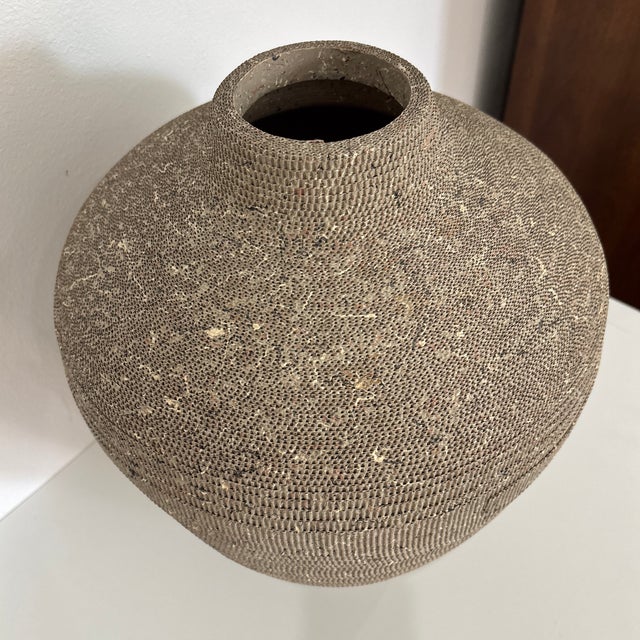 Postmodern 1980’s Postmodern Corrugated Cardboard Vase, Flute Chicago For Sale - Image 3 of 8