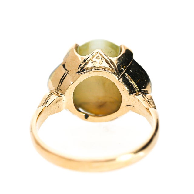 Mid 20th Century Gia Certified 9.46 Carat Green Cats Eye Chrysoberyl 14k Gold Art Deco Ring, Size 6.5 For Sale - Image 4 of 10