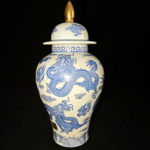 Blue and White Dragon Cloud General’s Ginger Jar With Gilded Finial, Chinoiserie Lidded Urn For Sale In New York - Image 6 of 9