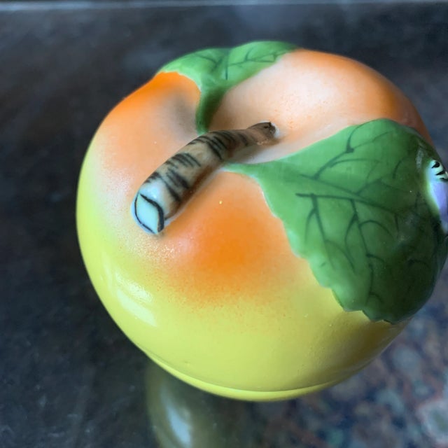 1990s Vintage Metropolitan Museum of Art Ceramic Apple Trinket Box With Lid - 2 Pieces For Sale - Image 5 of 13