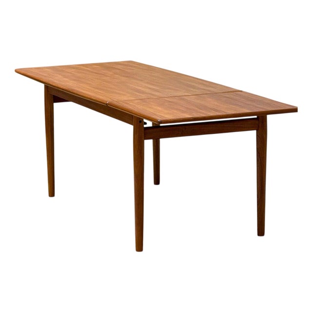 Mid-Century Modern Danish Teak Extending Dining Table by Johannes Andersen For Sale